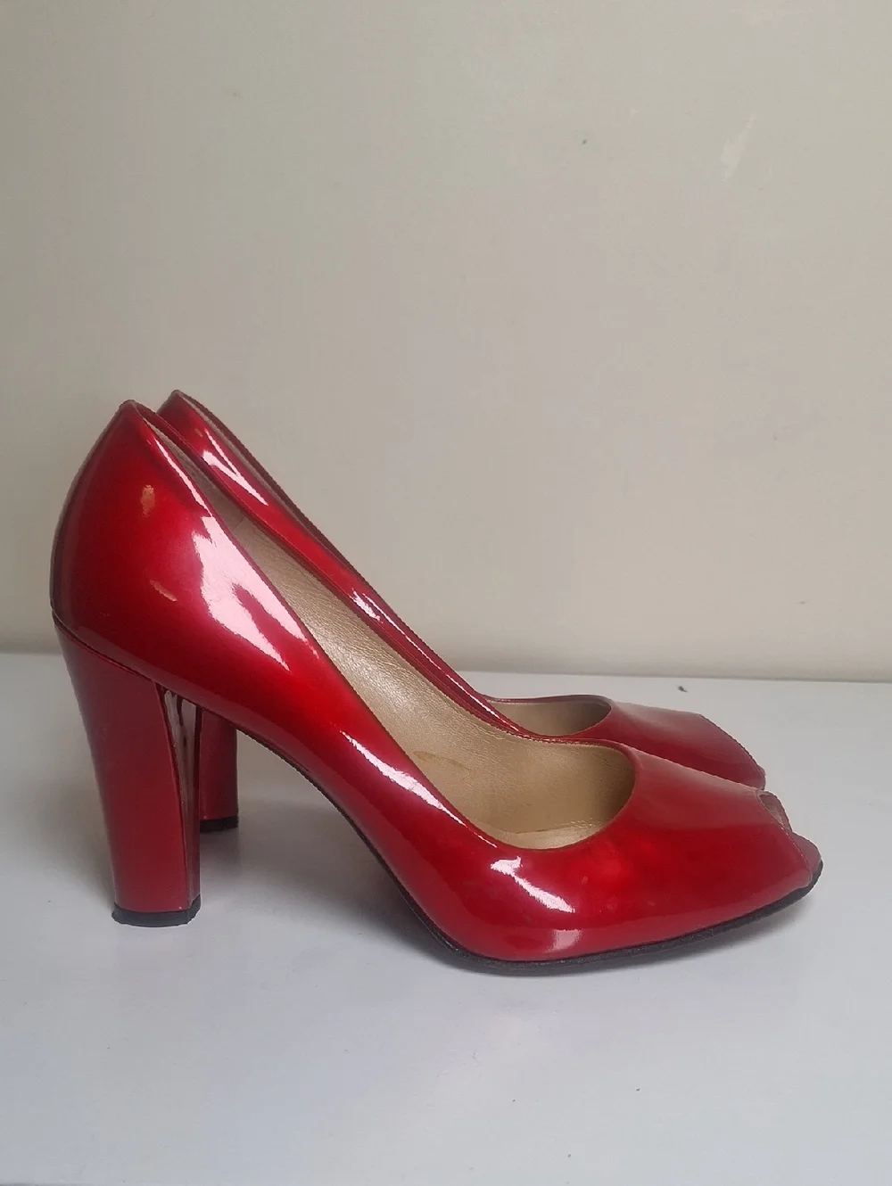 Stuart Weirzman Peep Toe Red Patent Block Heels Size 9.5 - Picture 2 of 11